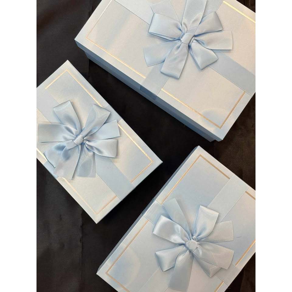 กล่องของขวัญสำเร็จรูป โบว์ฟ้าแนวนอน พร้อมส่ง!!!