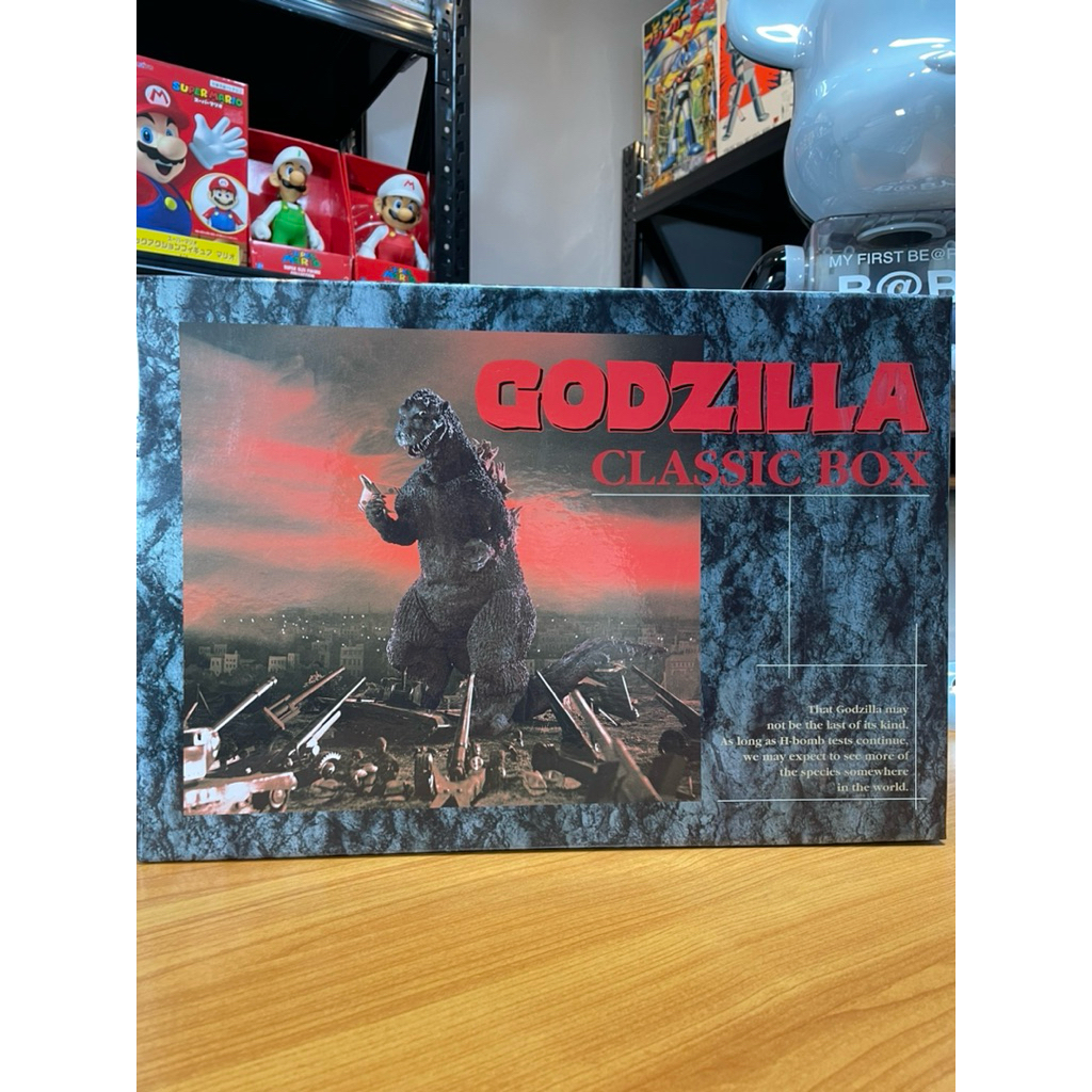 godzilla classic box kodansha 2002   ก๊อตซิลล่างานคลาสสิคสะสม มีทั้งหนังสือทั้งของแถมต่างๆ