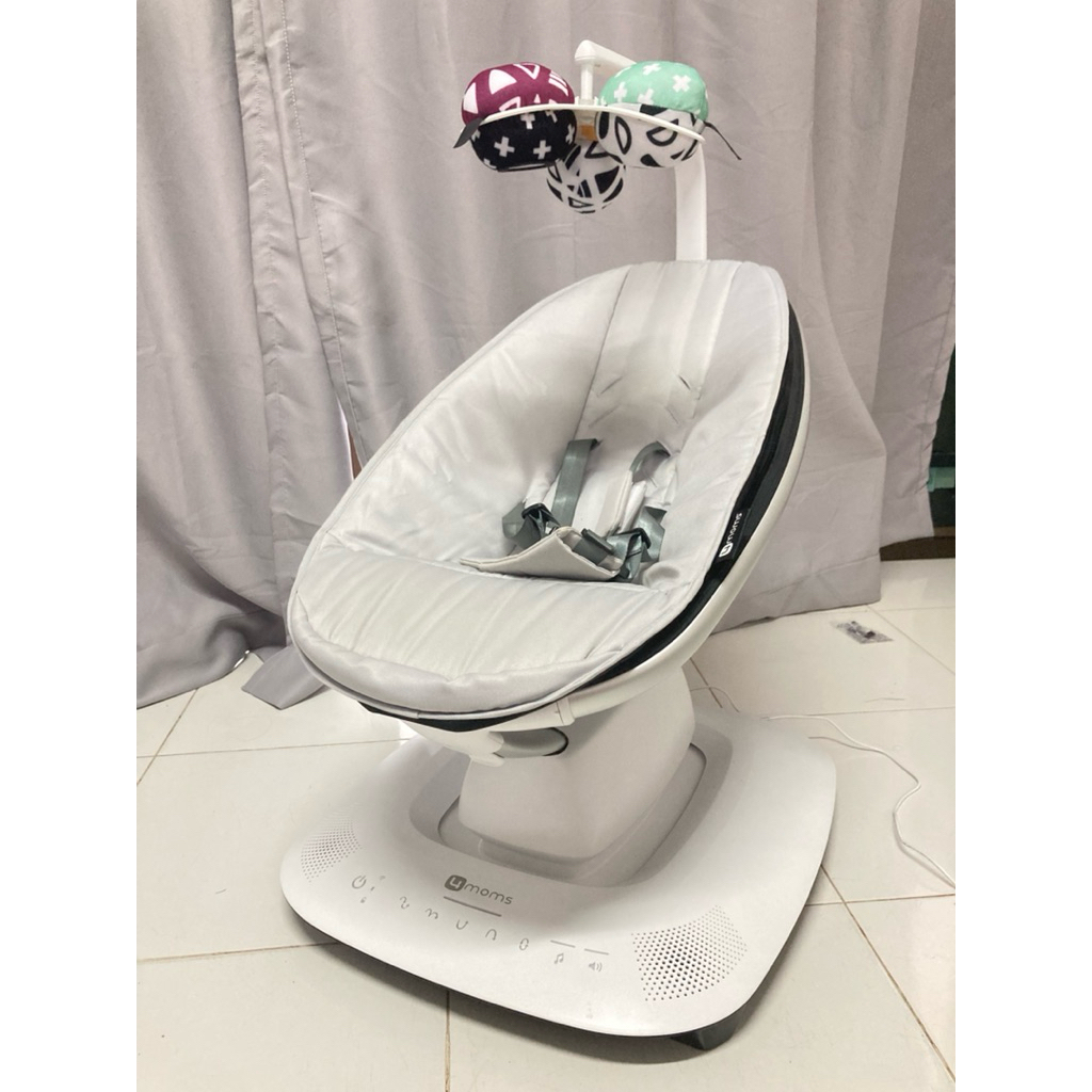 เปลไกวไฟฟ้าสำหรับเด็ก 4moms MamaRoo Multi-Motion Baby Swing มือสอง
