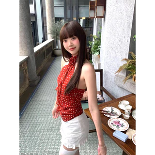 Lisaพร้อมส่ง🍓เสื้อคล้องคอผู้หญิง แต่งดอกไม้ลายโพกาดอท สีแดงสดใส่ เสื้อครอปทรางรัดรูป เรียบหรู เปิดหลังสาวฮอต ชุดไปคาเฟ่