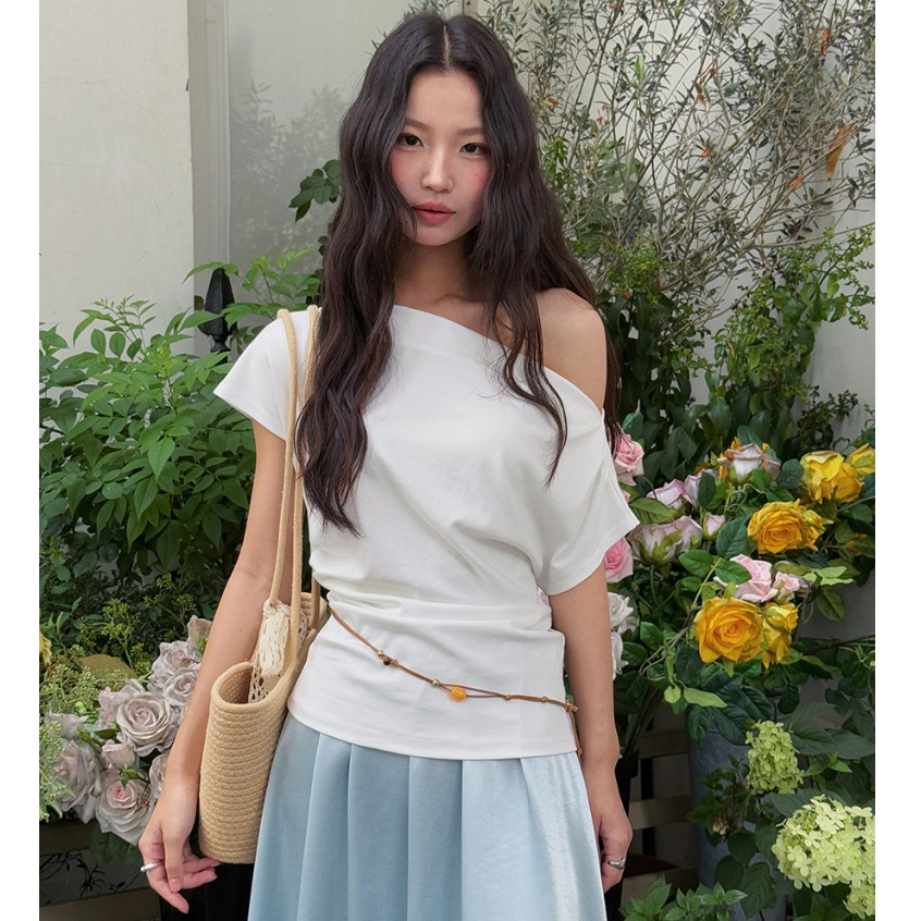 (พร้อมส่ง) Clothestoryy - Irene Off-Shoulder Tee เสื้อยืดแขนสั้น เปิดไหล่ จับจีบช่วงเอว