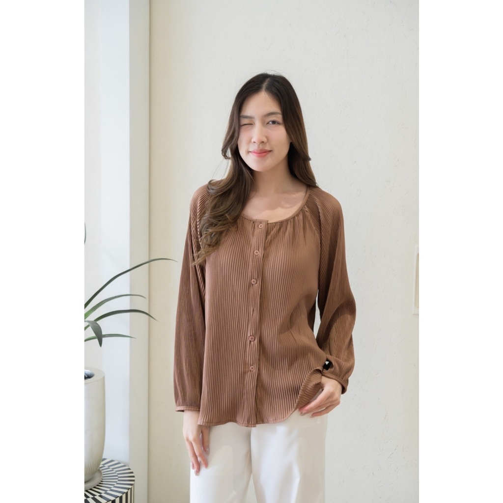 เสื้อพลีทแขนยาวแต่งกะดุมหน้างานป้ายMytopผ้านุ่มสวยงานตัวใหญ่ H125