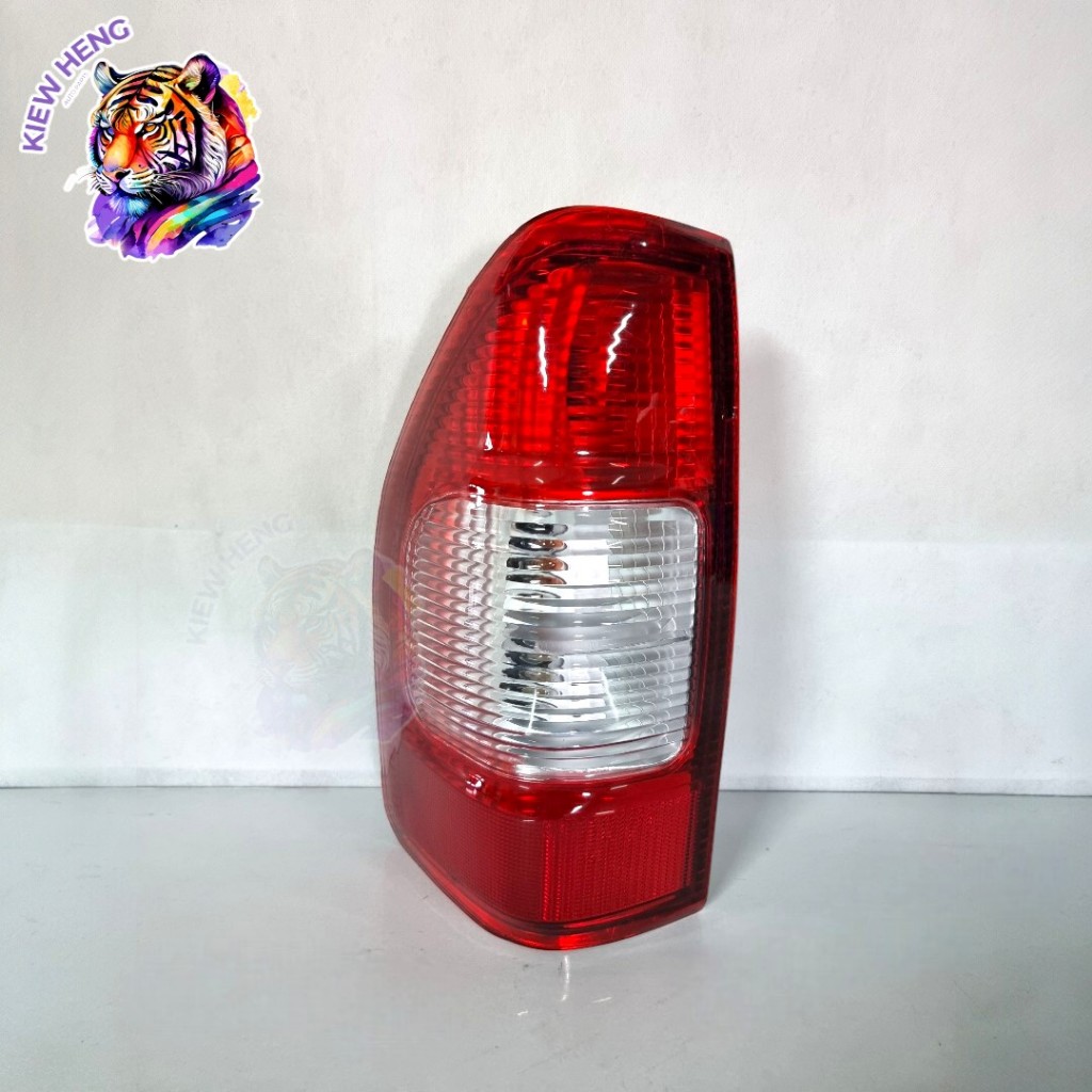 ไฟท้ายดีแมก ทั้งชุด พร้อมขั้วหลอดไฟ ดีแม็กซ์ รุ่นแรก ISUZU DMAX ปี 2003 - 2006 ยี่ห้อ  ALTEZZA