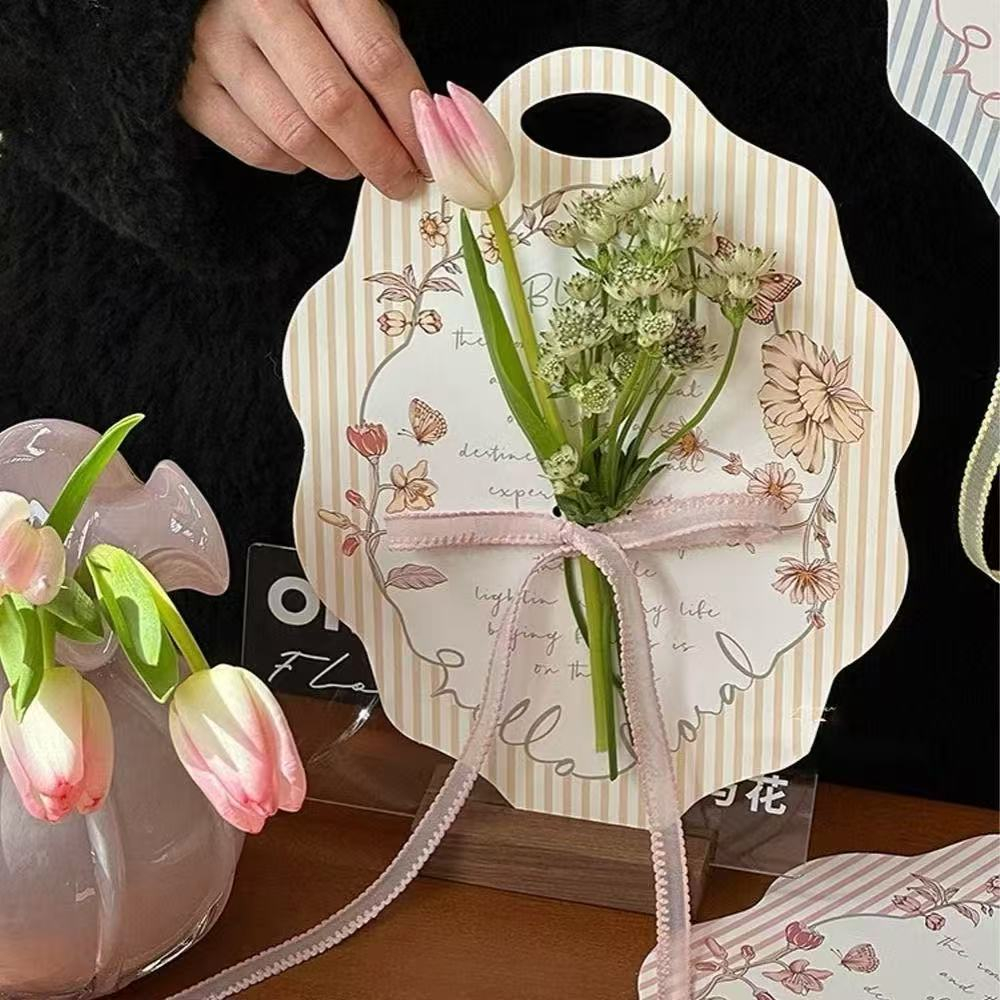 Flower ช่อดอกไม้สด แฮนด์เมดสร้างสรรค์ ทำเอง การ์ดใส่ดอกไม้วันวาเลนไทน์(ไม่รวมดอกไม้)พร้อมส่งในไทย