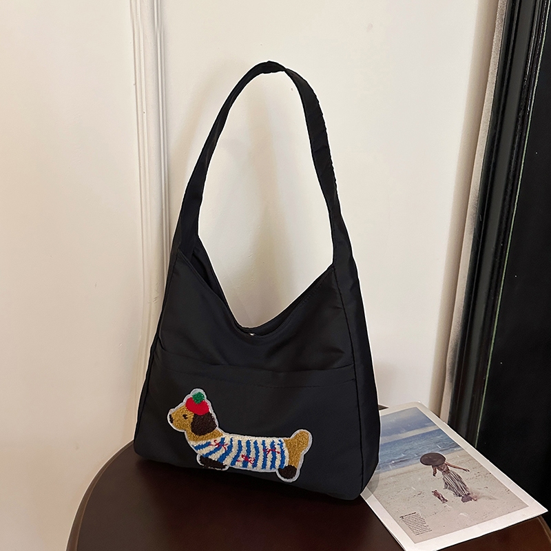 (B-2075)🔥กระเป๋าสะพายไหล่ สไตส์นี้เท่มาก แฟชั่นมาใหม่ แฟชั่นฤดูใบไม้ผลิต กระเป๋าขนาดใหญ่จุของได้เยอะ งานดี 5สี