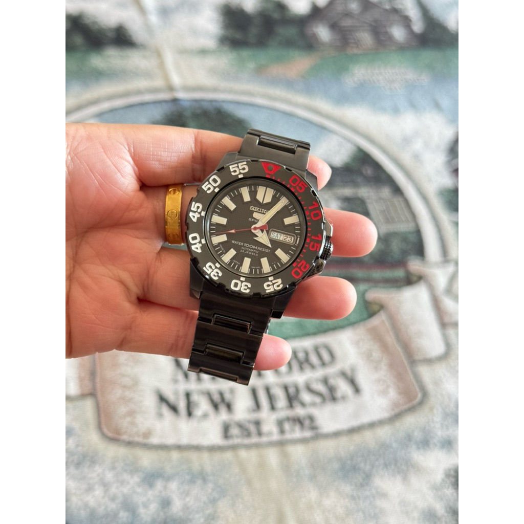 นาฬิกา Seiko Mini Monster (Gen1 Black PVD Waffle Dial)