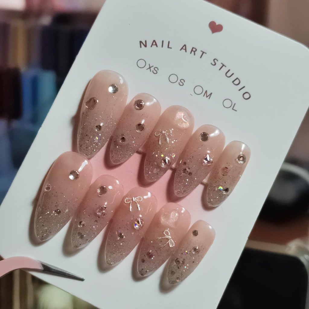 เล็บปลอมลาย🌈ปลายแฟลชสีเงิน💅🏻แถมฟรีกาว-ตะไบทุกชุด - รูปที่ 2