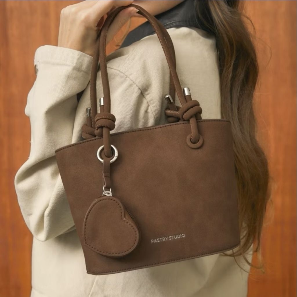 ส่งต่อ กระเป๋า The Pastry Studio Toast collection