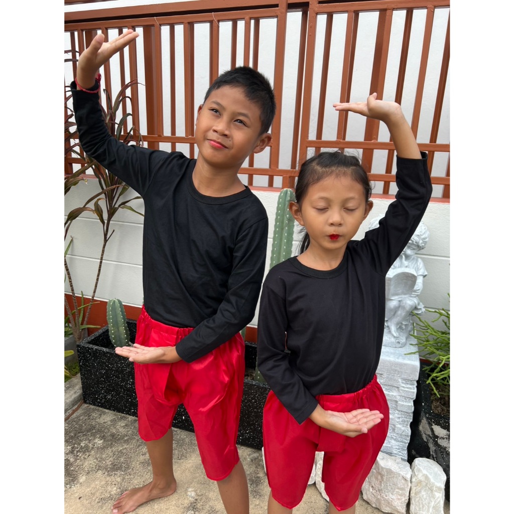 ชุดเงาะป้า ชุดเจ้าเงาะ เสื้อยืดแขนยาวเด็ก เสื้อยืด แขนยาว ดูดซับเหงื่อได้ดี +โจงกระเบนสีแดง ทำจากผ้าซาตินมันเงา ครบชุด