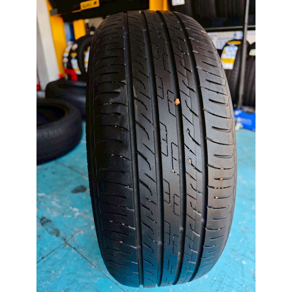 ยางเปอร์เซ็นต์ Giti 225 V1   ขนาด 215 50 R18  ยางปี 22  ราคา 500 บาท