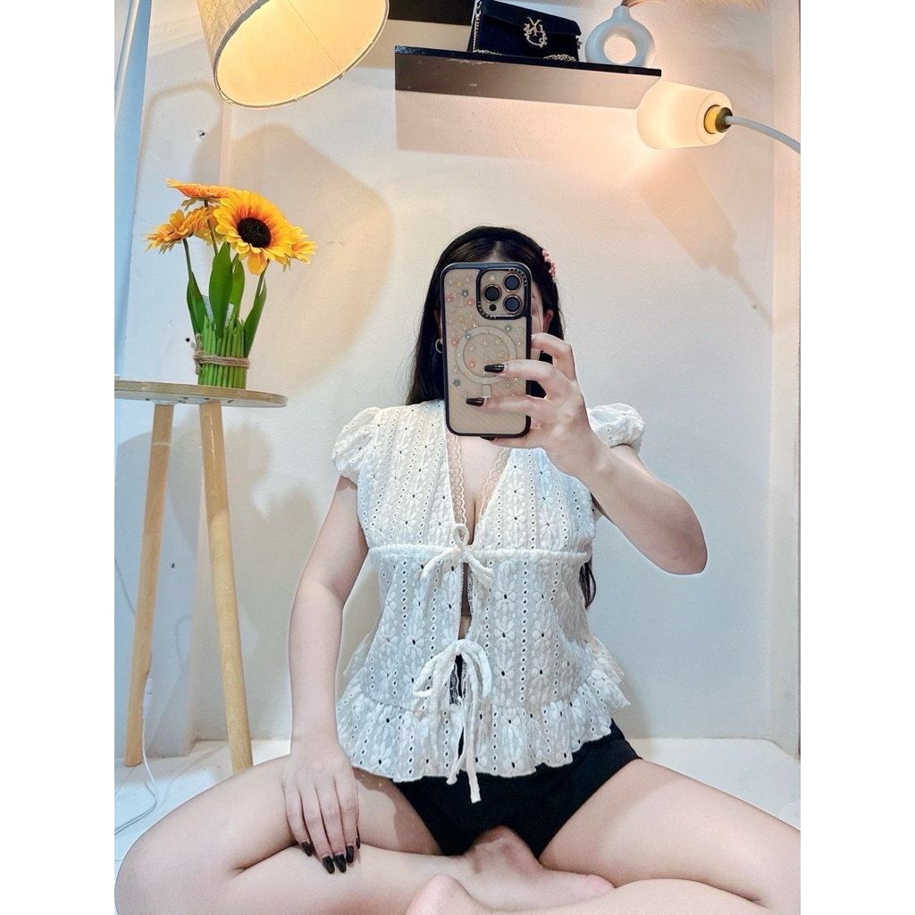555 เสื้อฉลุเนื้อนิ่ม ผูกโบว์หน้าแต่งลูกไม้น่ารัก :อก32-44ยืด46