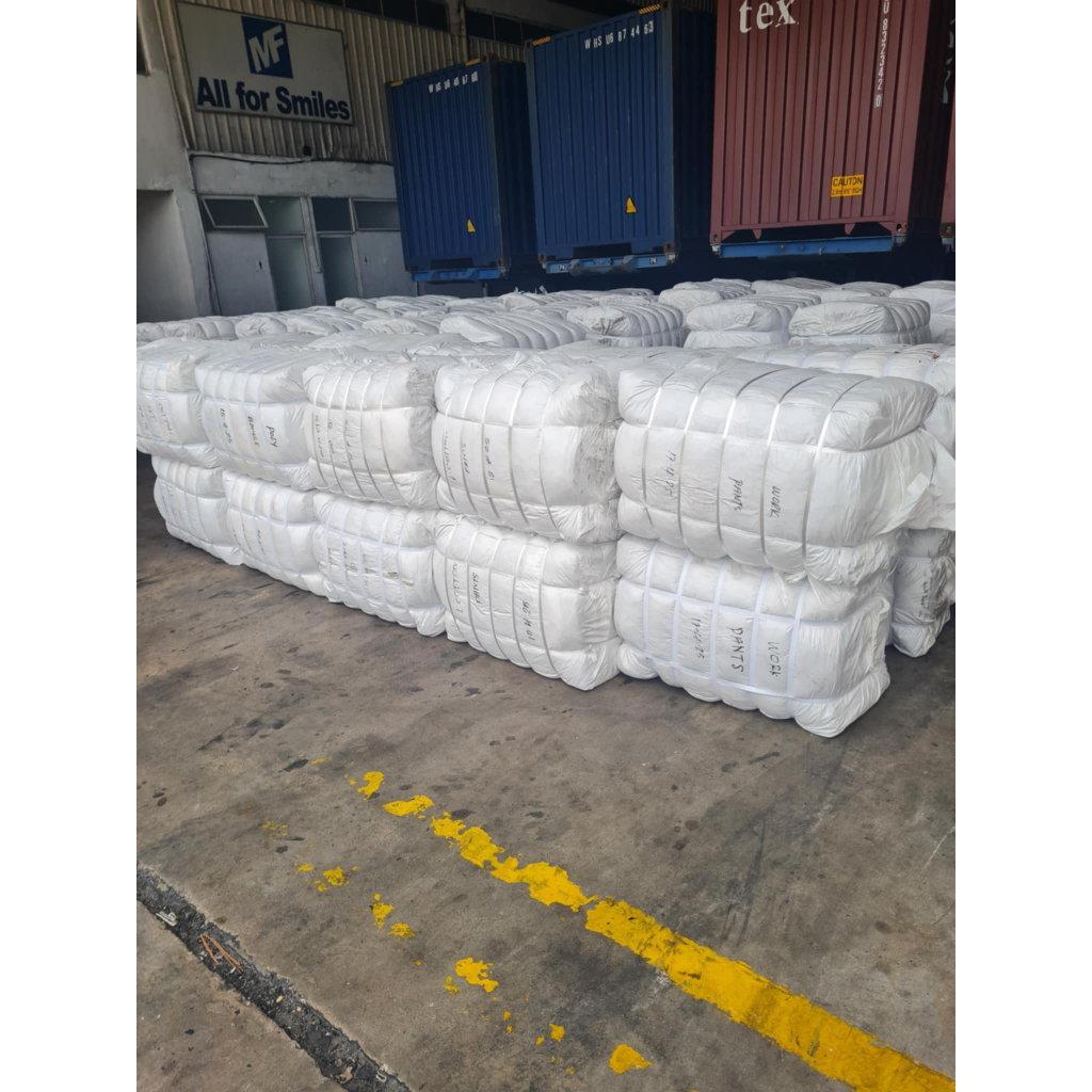 LADIES CARDIGANผ้ามือสอง ขายยกกระสอบ กระสอบขาว เสื้อผู้หญิง100 กิโลกรัม