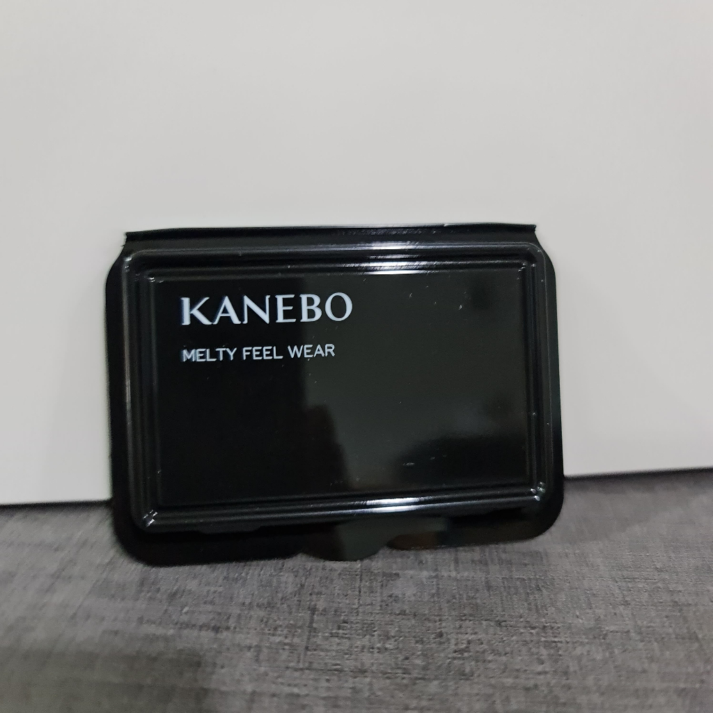ของแท้100%_สินค้าเคาน์เตอร์ไทย_แป้งผสมรองพื้น KANEBO MELTY FEEL WEAR ขนาดทดลอง #OCC ขาวปานกลาง 0.3g.