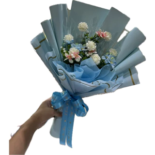 ช่อมะลิวันแม่ ช่อดอกไม้มะลิวันแม่แซมด้วยดอกกุหลาบสีฟ้า(ใส่ธนบัตรได้ 5-10 ใบ)