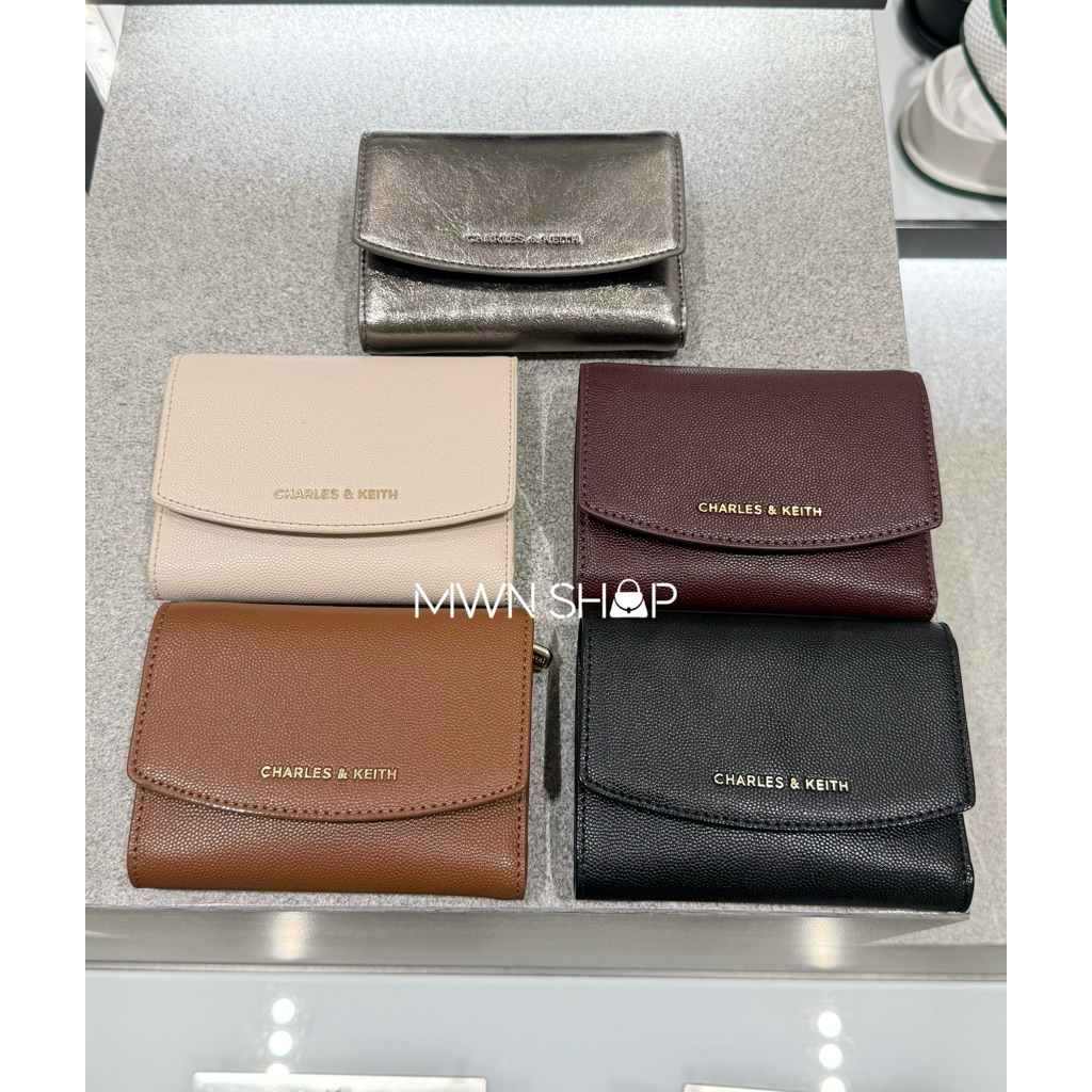 Charles&keith กระเป๋าสตางค์ มีโค้ดลด30% briony curved front flap wallet กระเป๋าสตางค์ใบสั้น ของแท้จากชอป