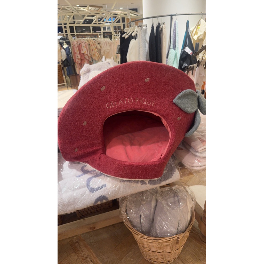 ที่นอนสตอเบอรี่จาก Gelato Pique