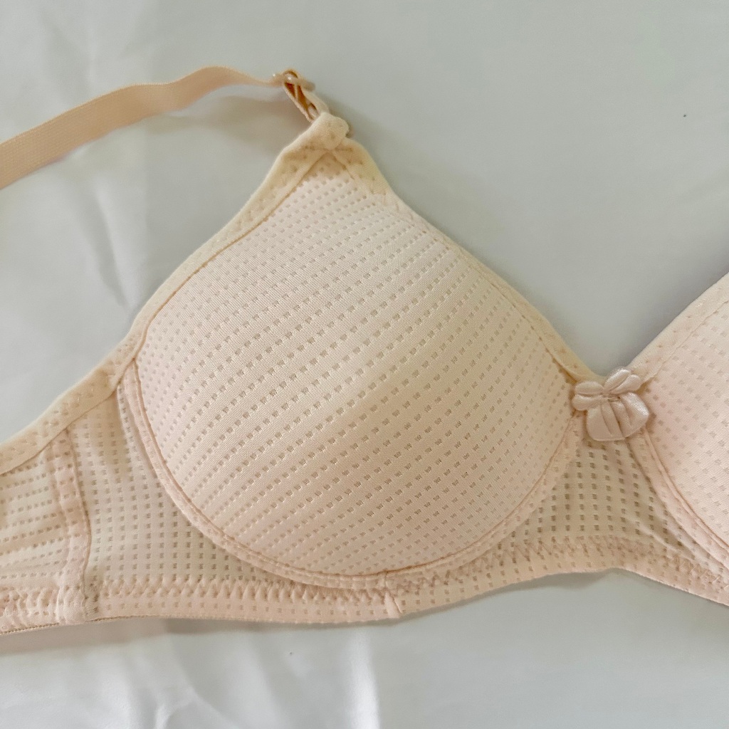 ชุดชั้นในไร้โครง ชุดชั้นในผู้หญิง Aคัพ ผ้านิ่ม ฟองน้ำบาง 2 ตะขอ เสื้อชั้นในแบบสวมสำหรับนักเรียน เหมาะสำหรับสาวๆทุกคน - รูปที่ 4