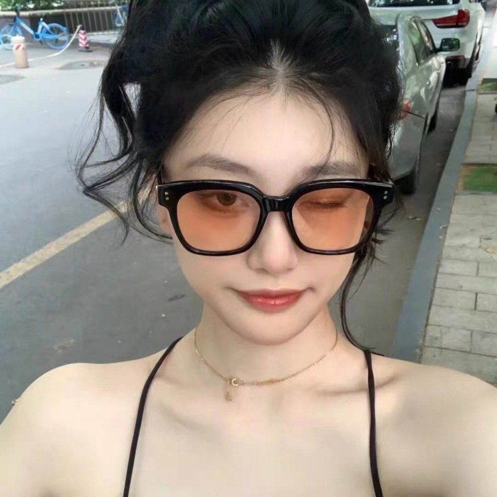 แว่นตาแฟชั่น สไตล์เกาหลียอดฮิต UV400 แว่นตากันแดดเลนส์สี กรอบเหลี่ยมใส่ได้ทั้งผู้ชายและผู้หญิง (G17)
