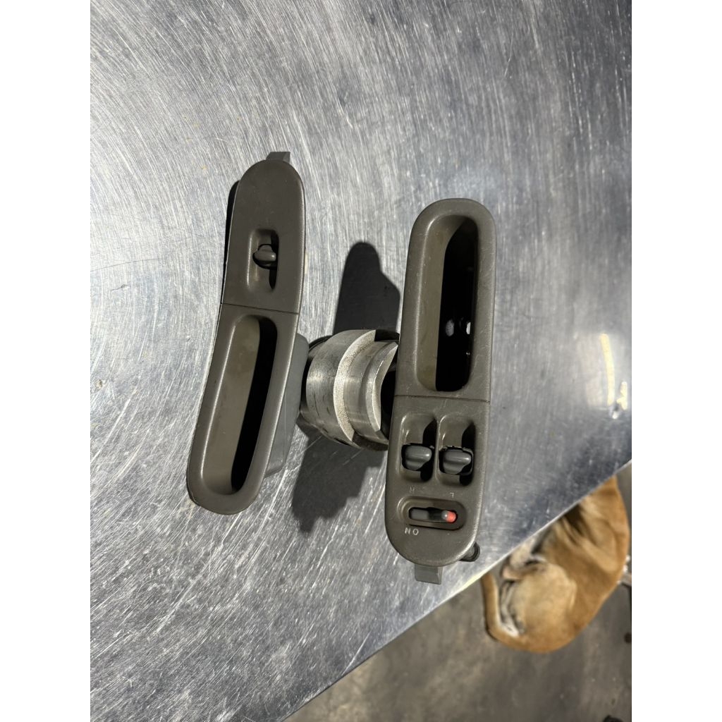 มือจับประตูCivic3Doorพร้อมสวิซ