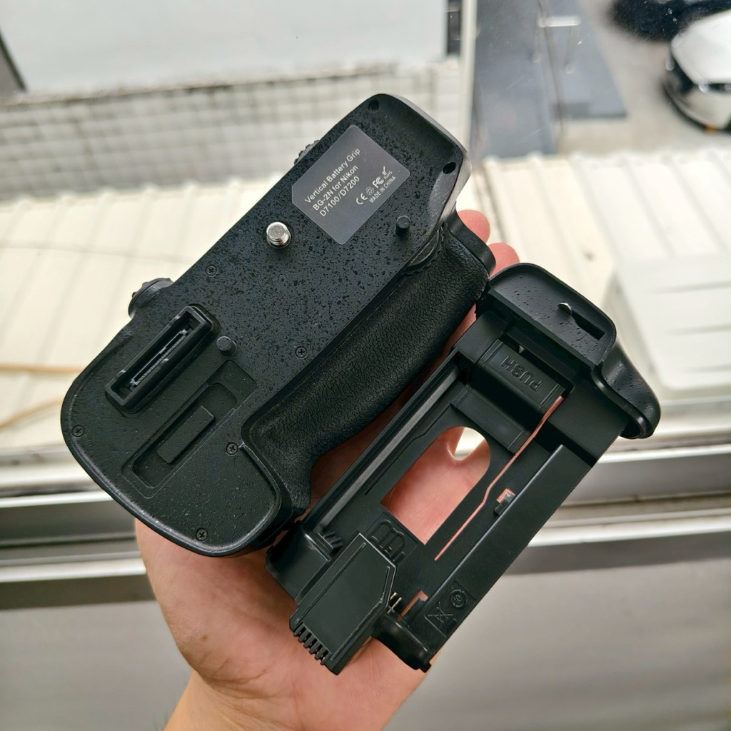 [มือสอง] Vertical Battery Grip BG-2N for Nikon D7100 D7200
