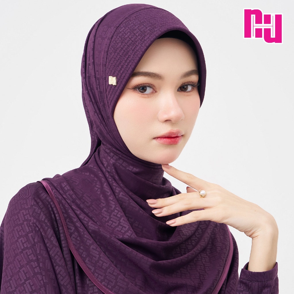 NUH MONOGRAM ผ้าคลุมสวมสำเร็จ – ทรงฟองน้ำ