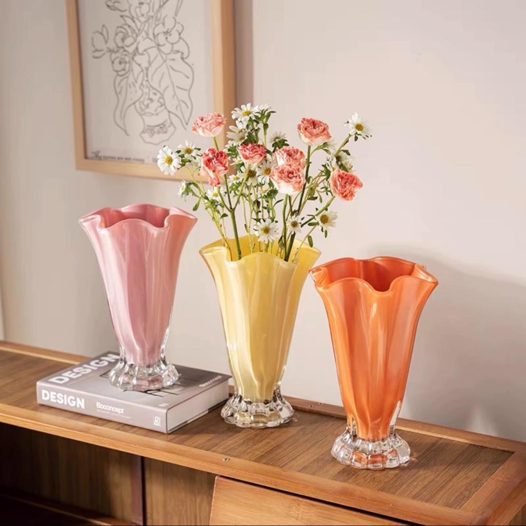 OurHome [พร้อมส่ง] แจกันแก้วทรงดอกไม้ Flower shape glass vase ของแต่งบ้าน พร็อพถ่ายรูป ร้านกาแฟ ร้านอาหาร