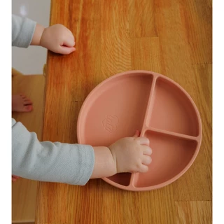 Lala bebe ลาล่าเบเบ้ | Baby Plate จานซิลิโคนสำหรับเด็กก้นดูด 3ช่อง (พร้อมฝาปิด) ดูดแน่นมาก ขนาด19cm.