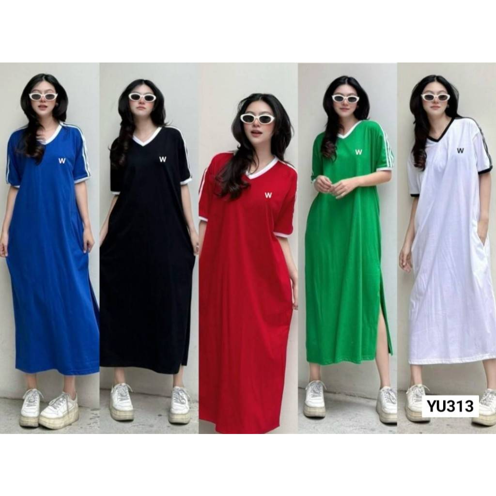 เดรสคอวีแขนสั้น ทรงปล่อยแบบ Oversize สกรีนอักษร w และยังผ่าข้างเพิ่มความเกร๊ด้วย ชุดเดรสแฟชั่น