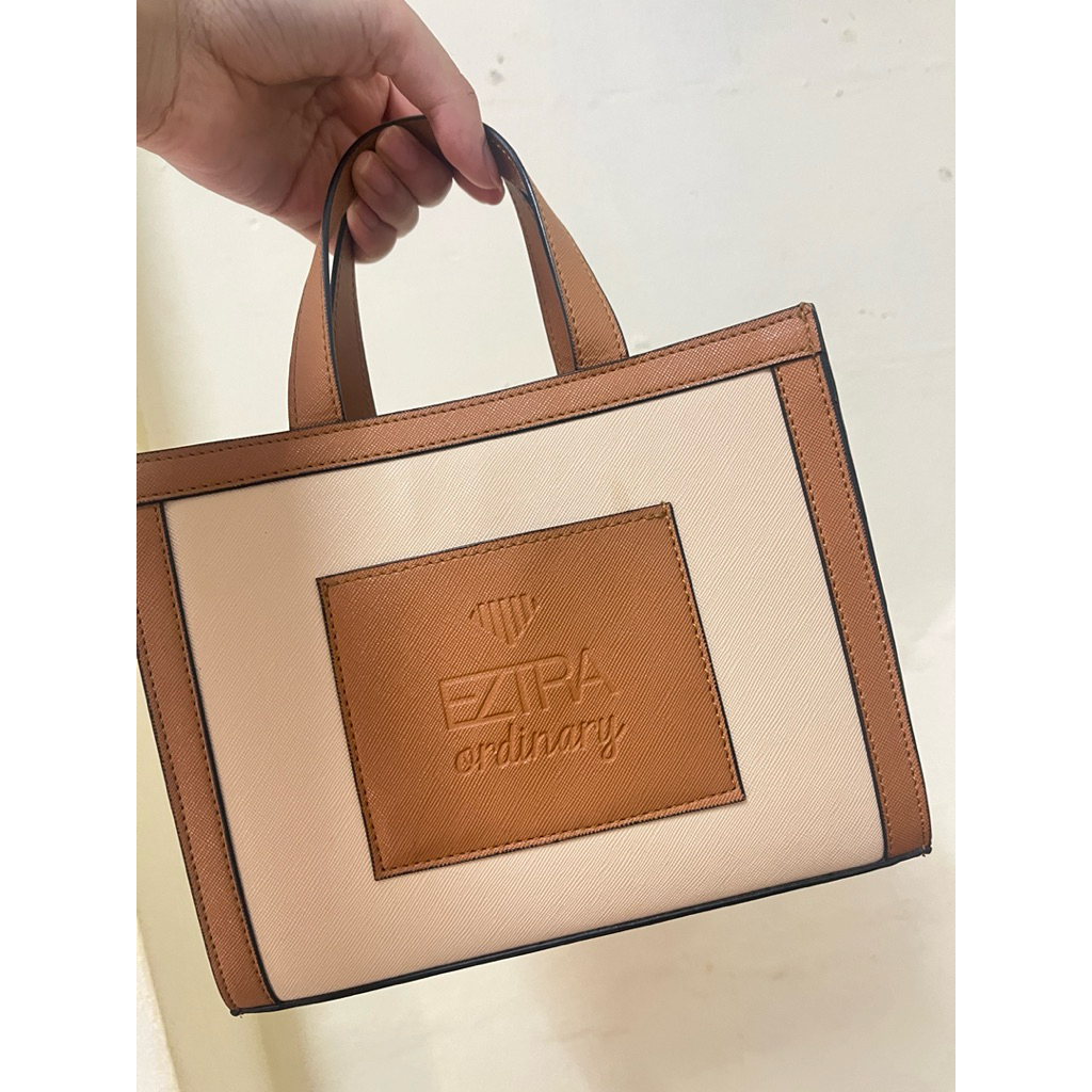 ส่งต่อกระเป๋า eztra mini kamila  สี honey & cream