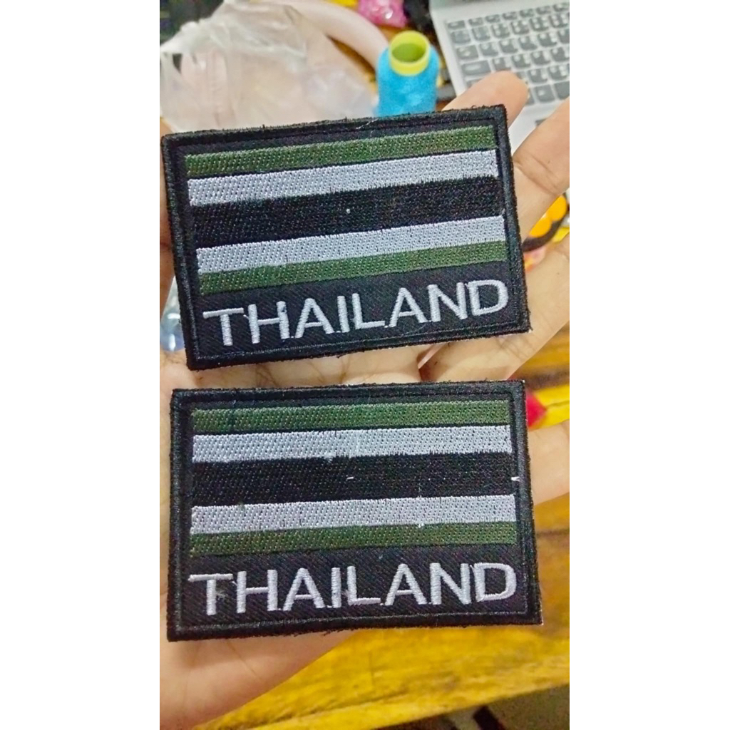 อาร์มธงชาติ พร้อมตีนตุ๊กแก