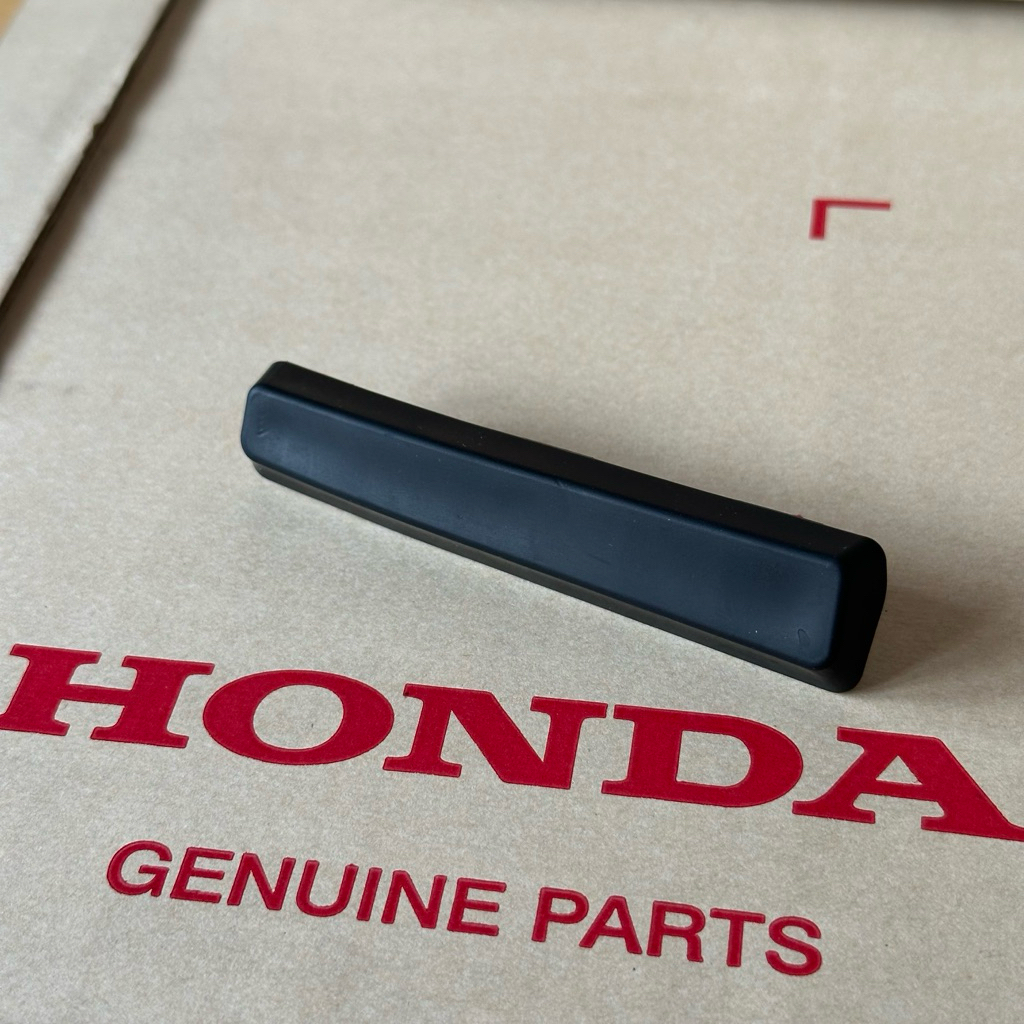 อะไหล่แท้ศูนย์ ยางรองกันกระแทก ฝากระโปรงหลัง CIVIC FK 2016-2020