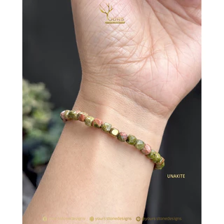 กำไลหินแท้ " ยูนาไคต์ หรือ หินถูกหวย " แท้ 100% ขนาด 4mm เจียระไนมือ ทรงสี่เหลี่ยมลูกบาศก์ หินนำโชค หินมงคล