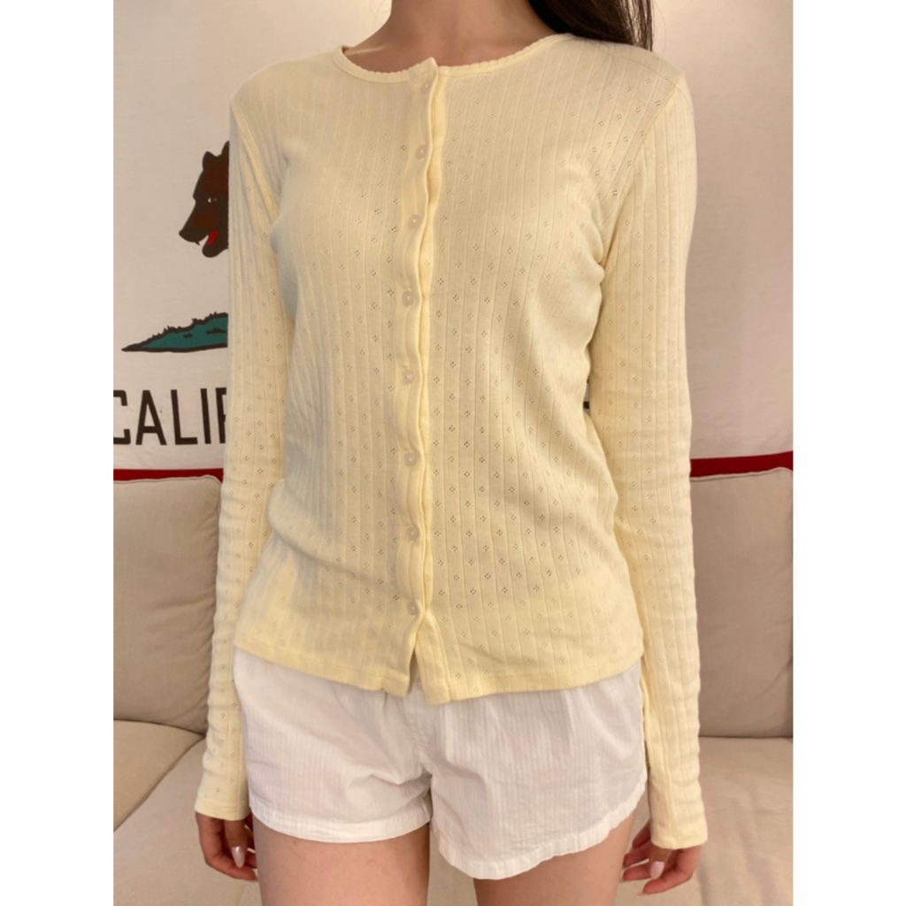 (พร้อมส่ง) BrandyMelville Zelly Eyelet Top เสื้อแขนยาว ของแท้จากช็อป