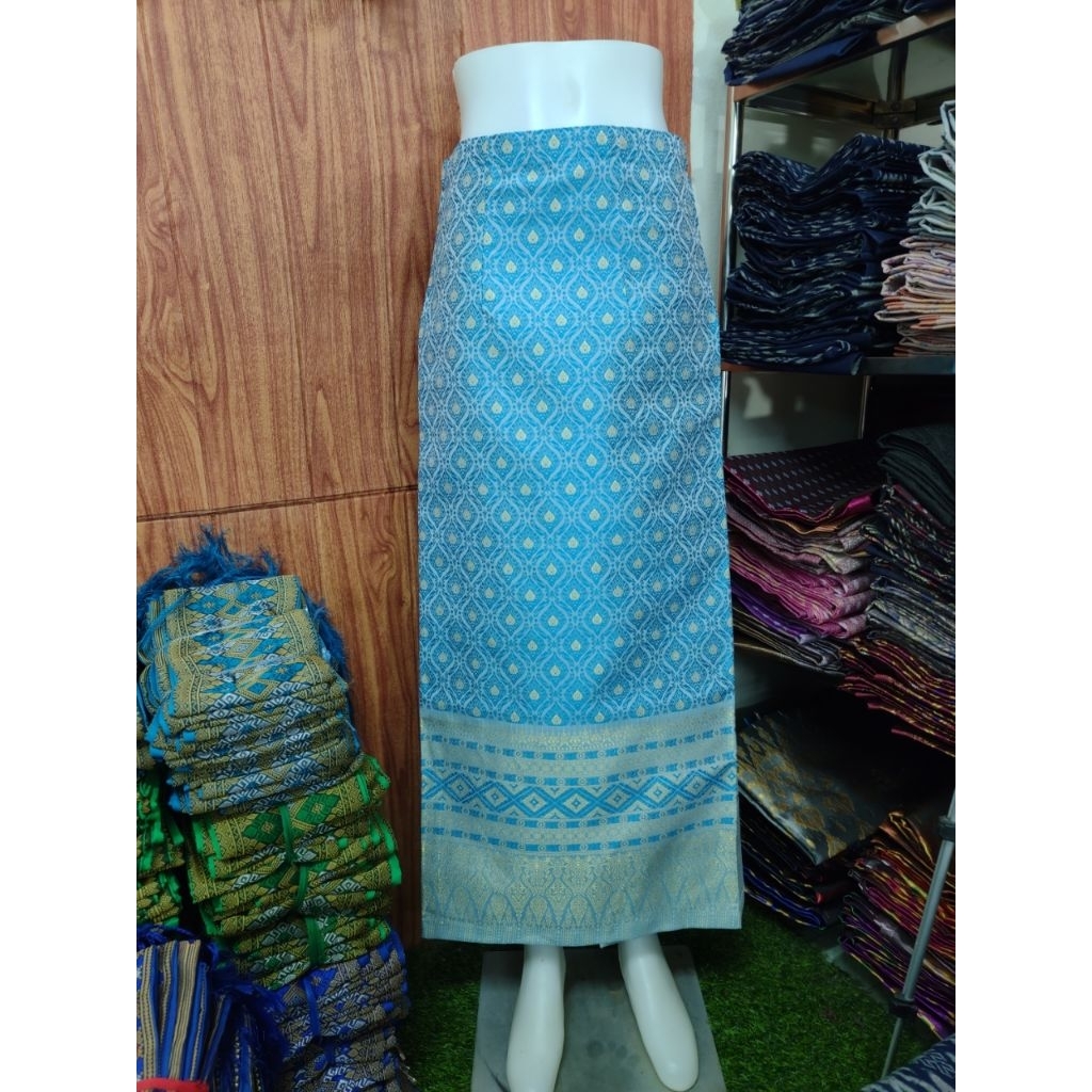 ผ้าถุงป้ายไหมแกมฝ้าย ผ้าถุงพร้อมใส่ ทอลาย อัดกาว ผ้าถุงแบบป้าย โทนสีฟ้า โทนสีเหลือง