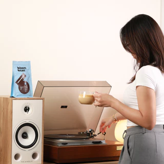 Bloom Bean กาแฟคั่วอ่อนรส Bloom Berry ส่วนผสมที่ลงตัวจากเอธิโอเปียและโคลัมเบีย หอมกลิ่นเบอร์รี่ รสหวานอมเปรี้ยว สดชื่น