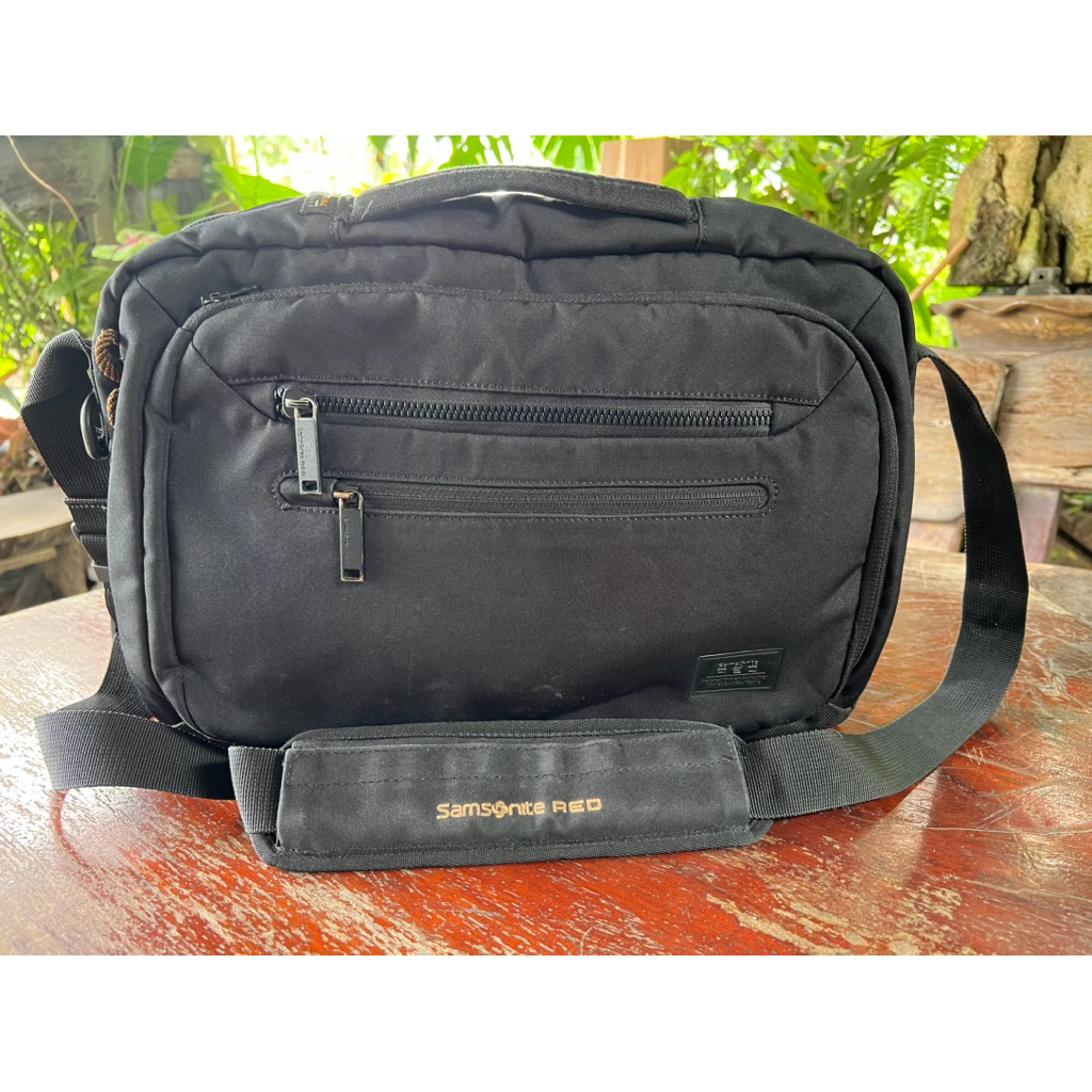 กระเป๋าสะพายข้าง Samsonite Red