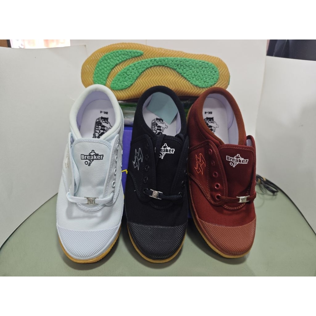 รองเท้าผ้าใบนักเรียนBreakerfutsal