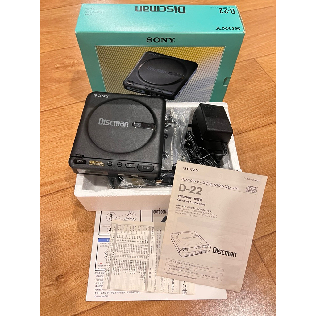 เครื่องเล่นcd วินเทจ Sony Discman  D-22 สีดำ ของแท้  สภาพดีมาก ฝาหน้าเป็นโลหะ พกพา ยกกล่อง  made in 