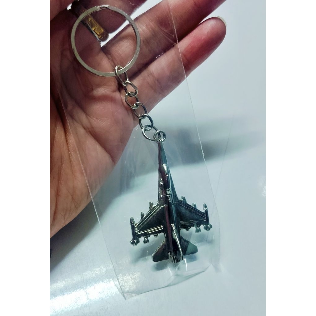 พวงกุญแจโลหะ เครื่องบินรบ F-16 Fighting✈️