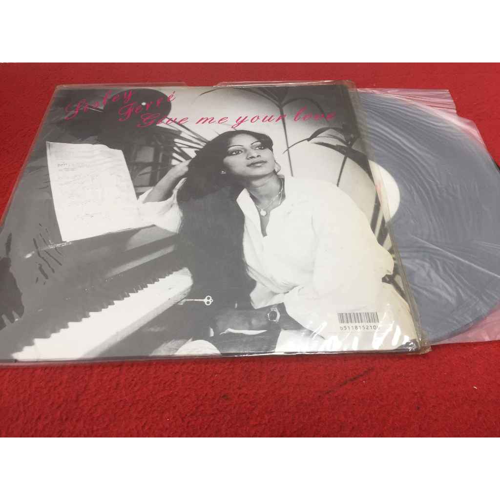 Sisley Ferre - Give Me Your Love ขนาด 12 นิ้ว LP B240