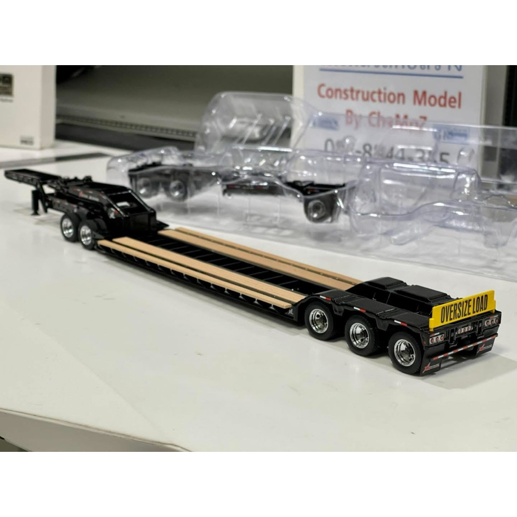 ***โมเดลงานเหล็กขยับได้*** Specialized XL 120 Low-Profile HDG Trailer (Outrigger Style) with 2 Boosters(1/50) (DM91033)