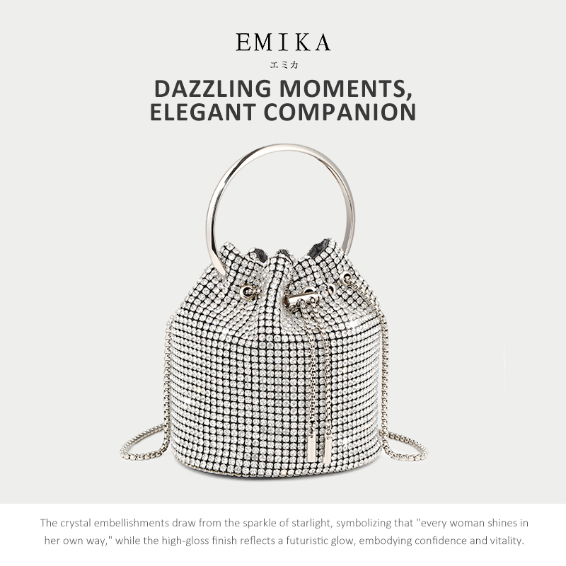 EMIKA กระเป๋าเพรชวิ้งๆ ถือได้สะพายได้ พร้อมสายโซ่ กระเป๋าทรงถังผู้หญิง ตกแต่งด้วยเพรชดูหรูหรามาก