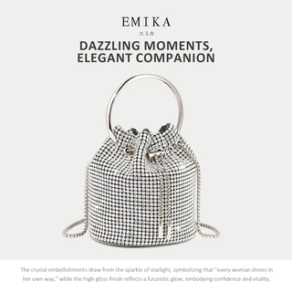 EMIKA กระเป๋าเพรชวิ้งๆ ถือได้สะพายได้ พร้อมสายโซ่ กระเป๋าทรงถังผู้หญิง ตกแต่งด้วยเพรชดูหรูหรามาก