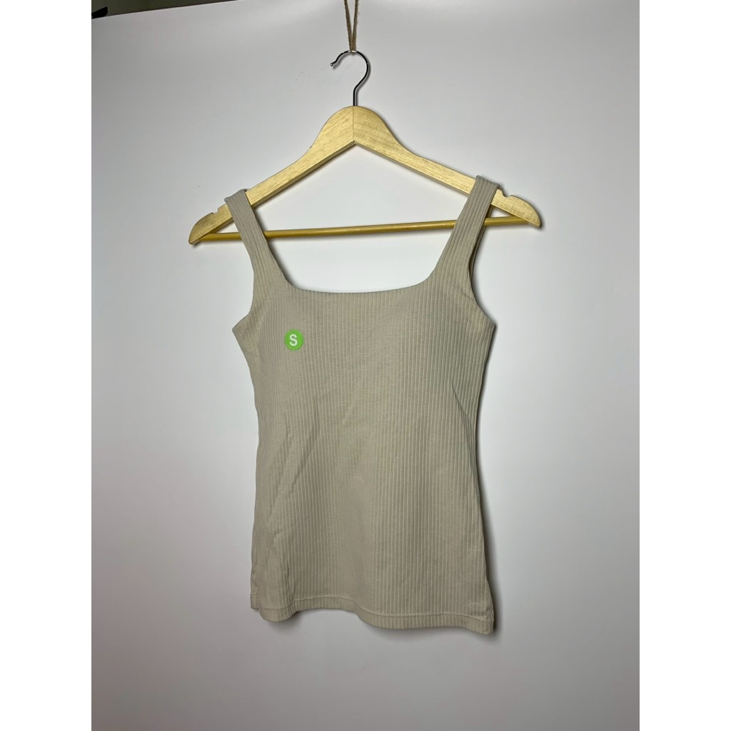 กล้ามผ้าร่องคอเหลี่ยมเล็กสีเบจ GU Bratop ไซส์ S