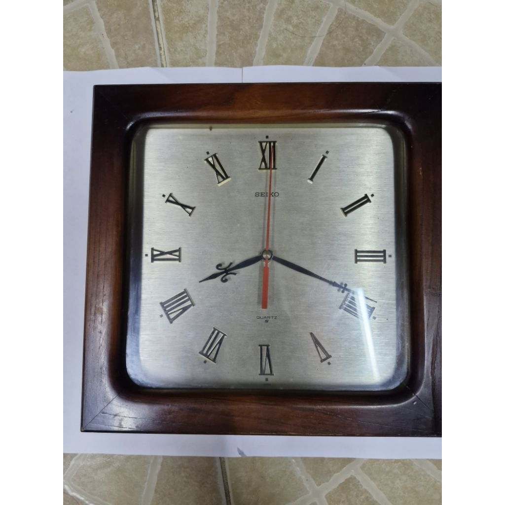 สินค้ามือสอง สภาพตามรูป  SEIKO QA360B กรอบไม้แท้ เรือน JAPAN