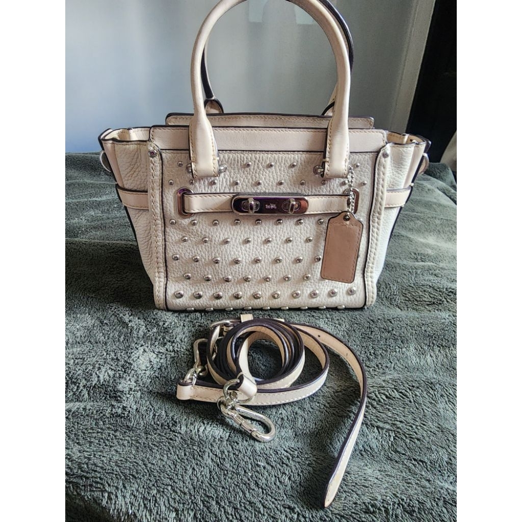 Coach Swagger21 Rivet Studded