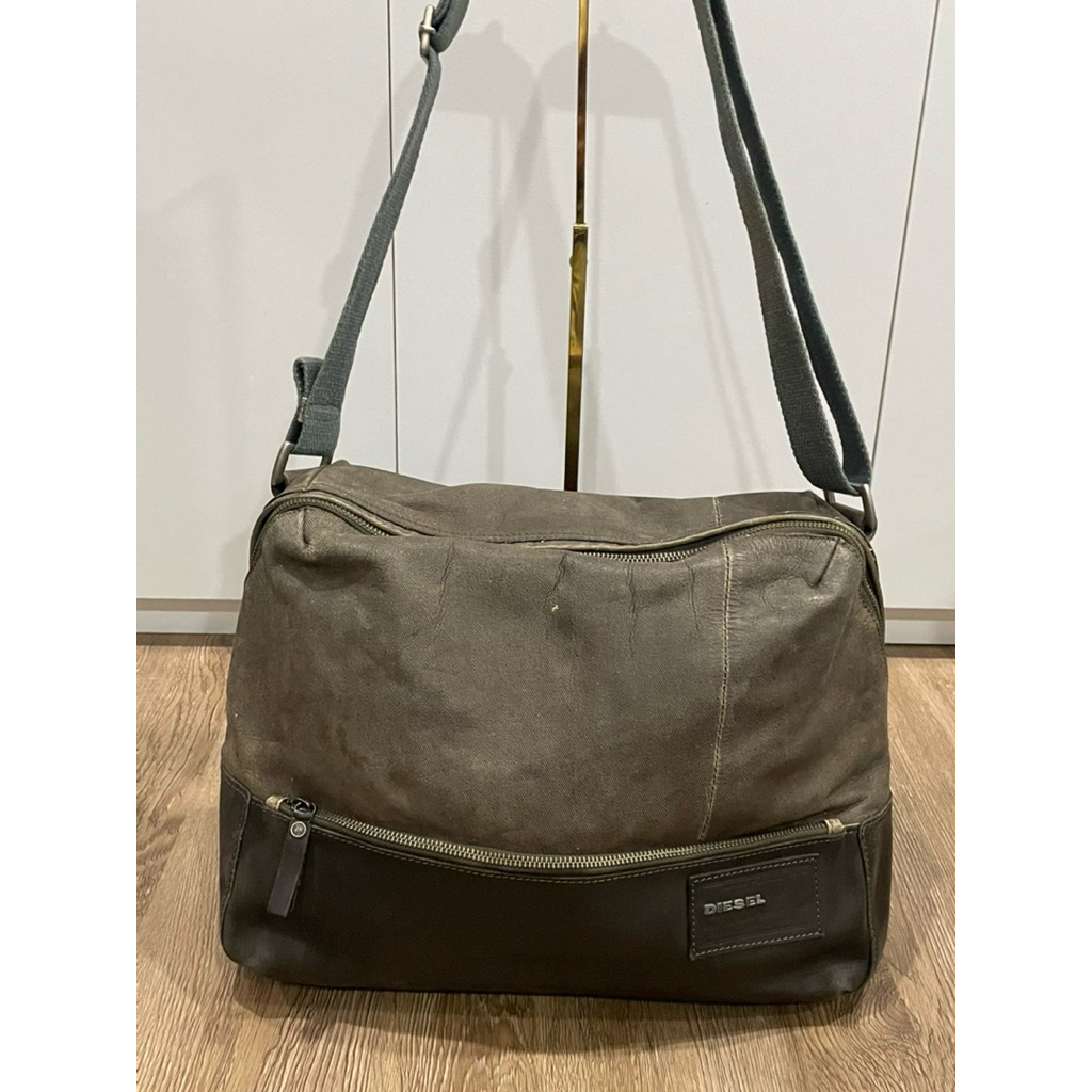 Diesel กระเป๋าสะพายข้างผู้ชาย