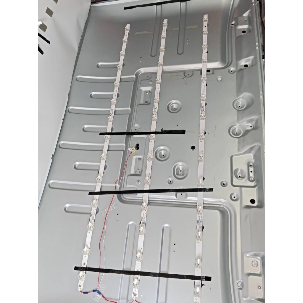TOSHIBA หลอดLEDแบล็คไลท์โตชิบา(LED BLACK LIGHT TOSHIBA) ใช้กับรุ่น43C350KP (LED 14*3 แถว)อะไหล่ใหม่โรงงาน (อะไหล่เทียบ)