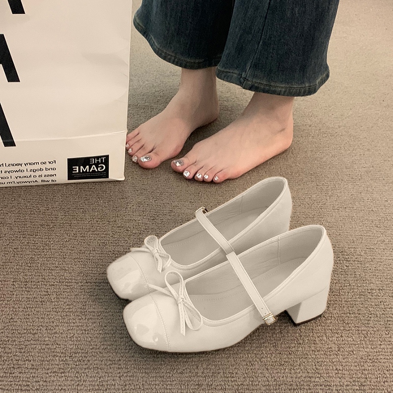 LGShoes แนะนำรองเท้าแฟชั่น ส้นกลาง สำหรับสาวตัวเล็ก แบบแมรี่เจนหัวเหลี่ยม ทรงปากตื้น สไตล์วินเทจฝรั่งเศส สวมใส่แล้วดูมีค