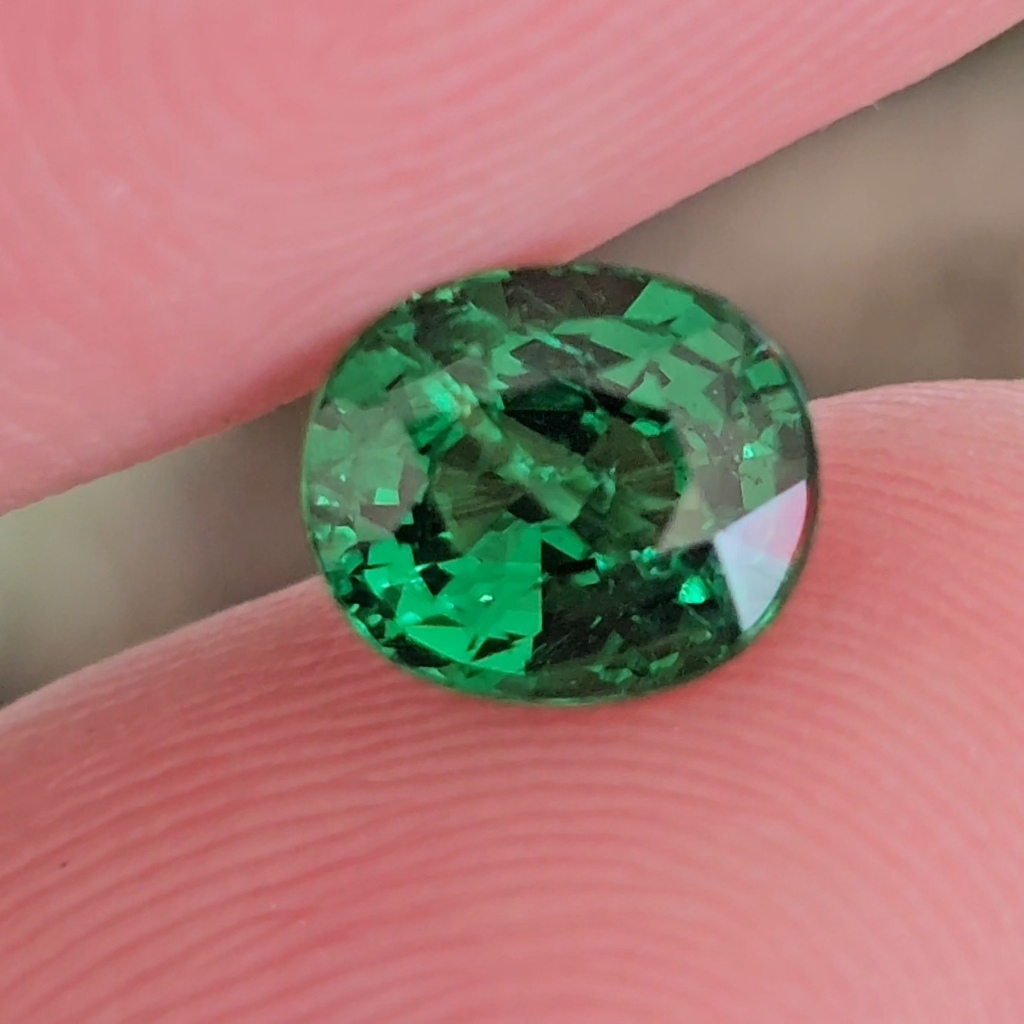 พลอย ซาโวไรท์ Tsavorite Garnet 1.28 กะรัต (Cts.) ดิบ Unheated พร้อมใบเซอร์ อัญมณีมงคลประจําวันเกิด เ